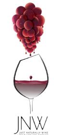 Logo compuesto por una figura de copa, racimo de uvas y gotas, adjuntando las iniciales JNW y la descripción del nombre y categoría