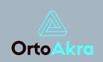 OrtoAkra en texto, además de imagen de un triángulo de Penrose