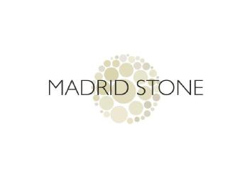 MADRID STONE sobre un logo de circulos
