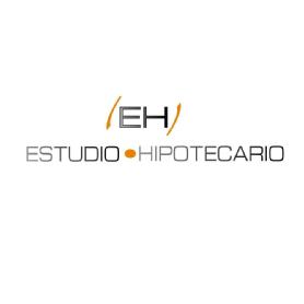 Imagen de letras modelo michroma en color gris diguminado a negro y gris mas claro punto naranja y lineas naranjas