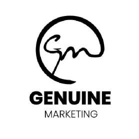 Imagen de GENUINE MARKETING se escribe con la misma tipografía pero con diferente tamaño. La marca figurativa es una firma que se ha trasladado al diseño de un logo + nombre comercial