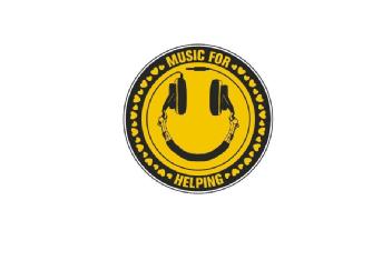 Imagen de ncluye unos cascos para escuchar música con su respectivo cable para conectarlos, las palabras Music for Helping, los colores negro y amarillo y corazones en los laterales tanto izquierdo como derecho