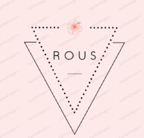 Imagen de dos triangulos invertidos con una flor roja