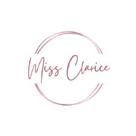 Imagen de Miss Clarice rodeada por dos circulos entrelazados