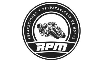 Imagen de logo redondo con nombre alrededor con logotipo de moto al centro y una banda central con las siglas