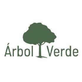 Imagen de Marca Árbol Verde con un árbol frondoso entre las dos palabras