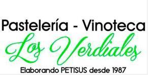 Imagen de Pasteleria-Vinoteca Los Verdiales Elaborando PETISUS desde 1987