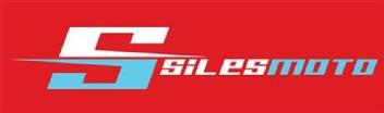 Imagen de LOGOTIPO RECTANGULAR CON LETRAS COLORES BLANCO CELESTE SOBRE FONDO ROJO. SE PUEDE LEER SILESMOTO